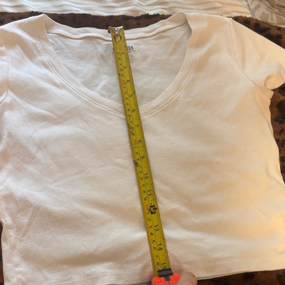 Hollister Women's White V-Neck Tee Cropped Top Style - Picture 5 of 5